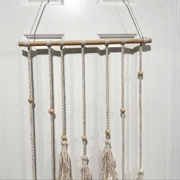 🩷3/$15🩷 Macrame photo wall hanging, tassels, beads - Picture 4 of 5